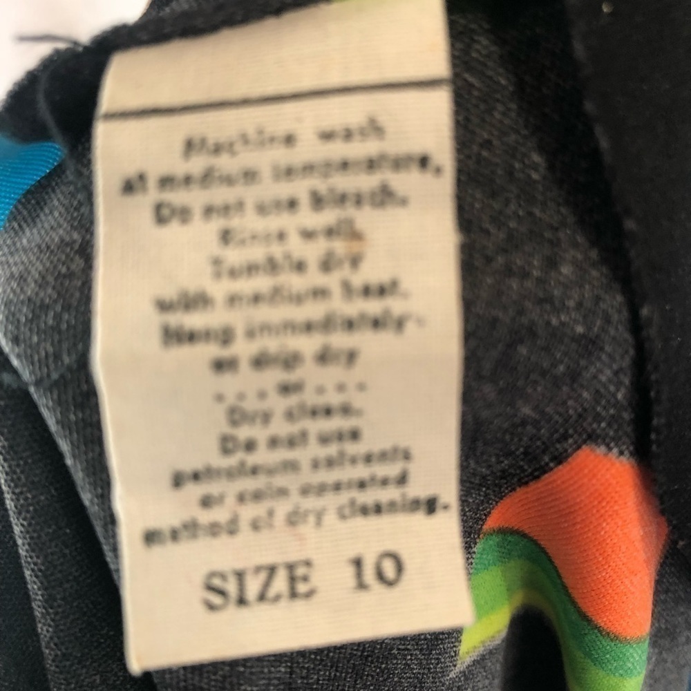 LADIES Vintage Neiman Marcus suit - Picture 7 of 11